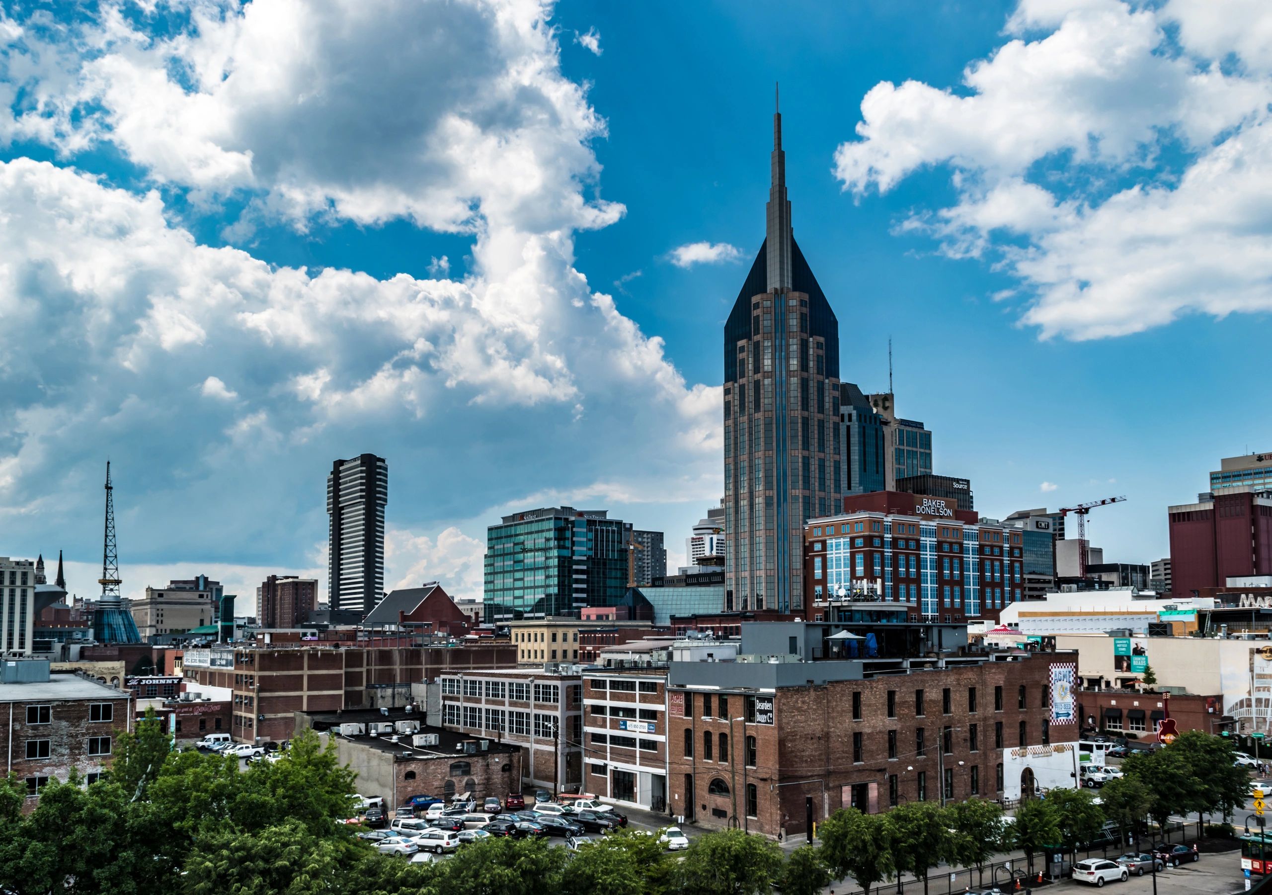 Nashville skyline and neighborhood scene near Tennessee vacation rentals