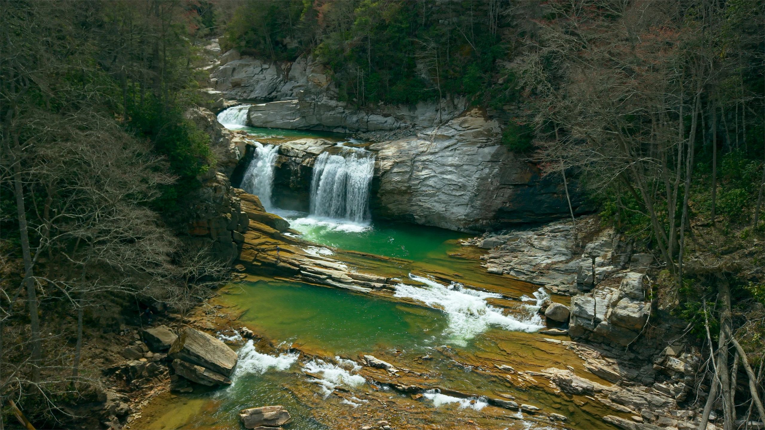 Waterfall scenery for Middle Tennessee cabin rentals and nature retreats