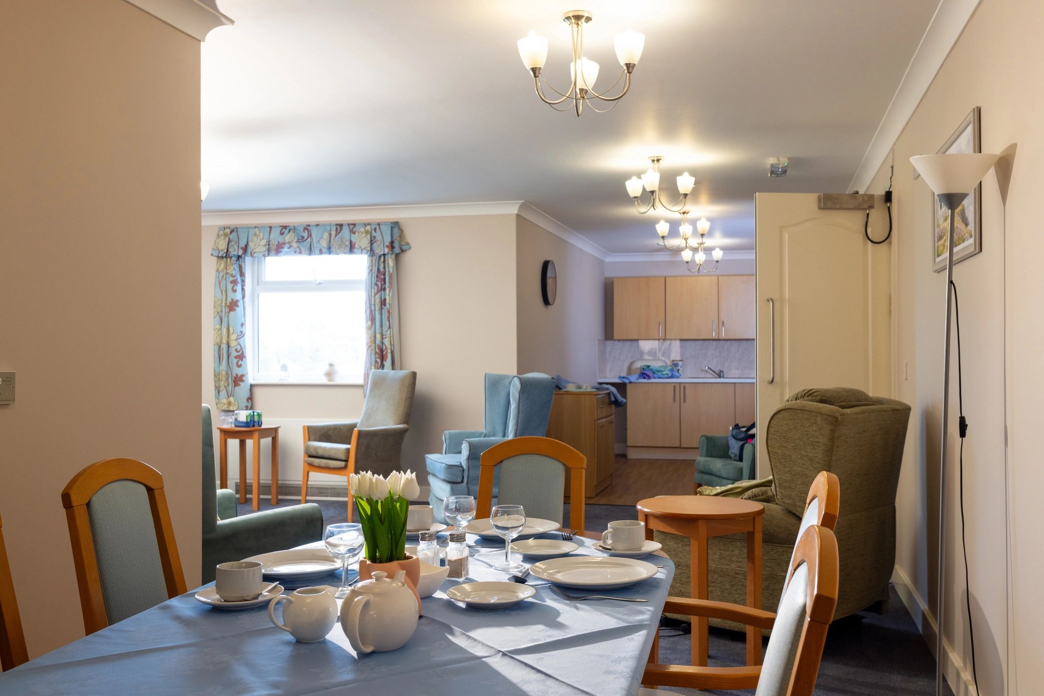 Spacious Middle Tennessee vacation rental interior with large communal dining and seating area